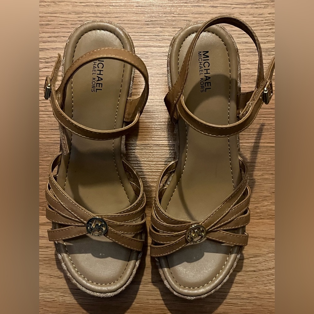 Michael Kors girls wedge size 4